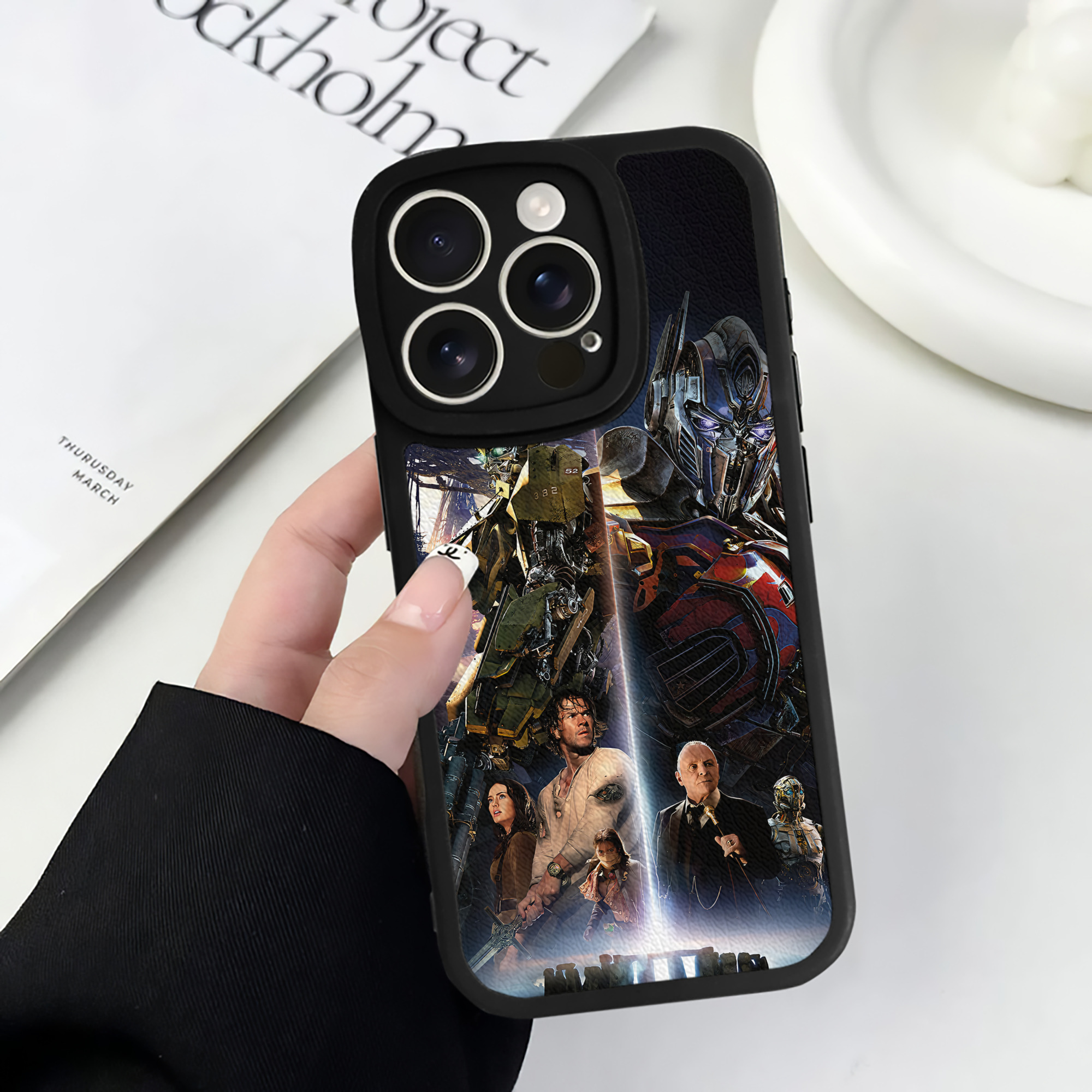 （画像用） Transformers トランスフォーマー 【iPhone 16シリーズ対応】シリコンスマホケース（レザー調） 材質：シリコン